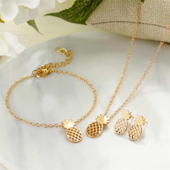 **FAYE* 4-Pc Gold Hollow Pineapple Fashion Jewelry Set - Picture 2 of 7